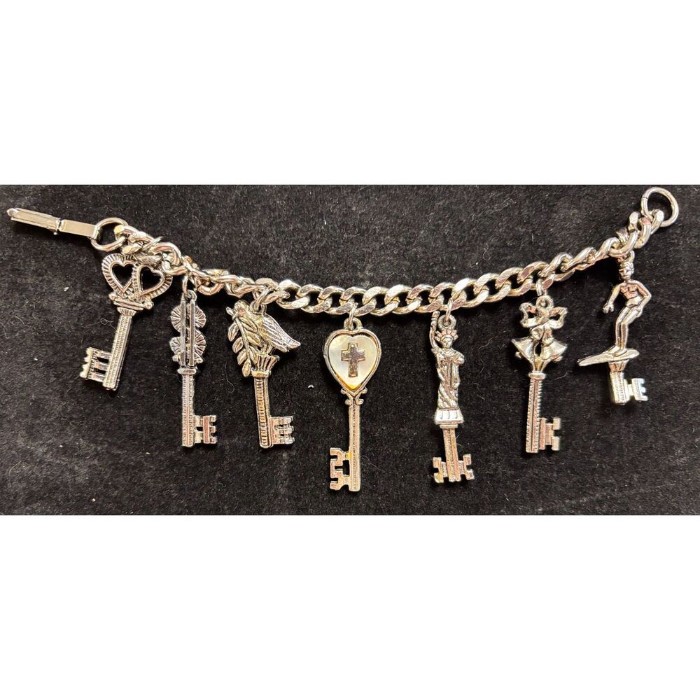 Vintage Silver Tone Skeleton Key Charm Bracelet Gothic Victorian 6.5"